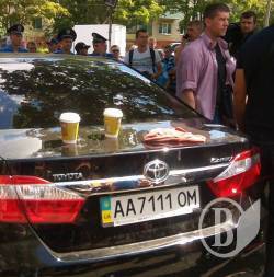 205 округ: 3 заряджені магазини до автомату Калашникова та переговорні пристрої 205 округ: 3 заряджені магазини до автомату Калашникова та переговорні пристрої